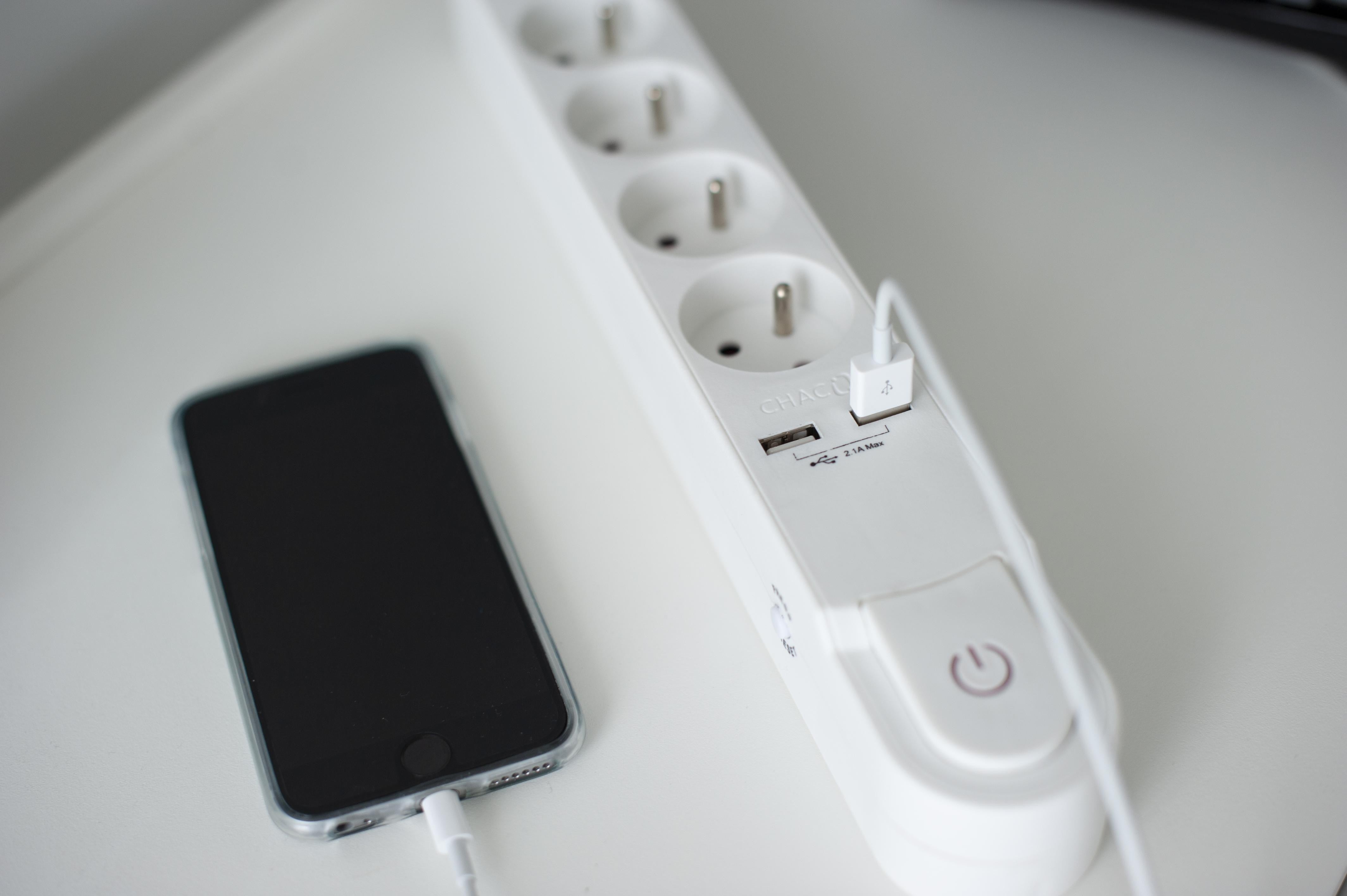 Base de diseño con interruptor y 2 USB - 5 x 16 A - 3 m