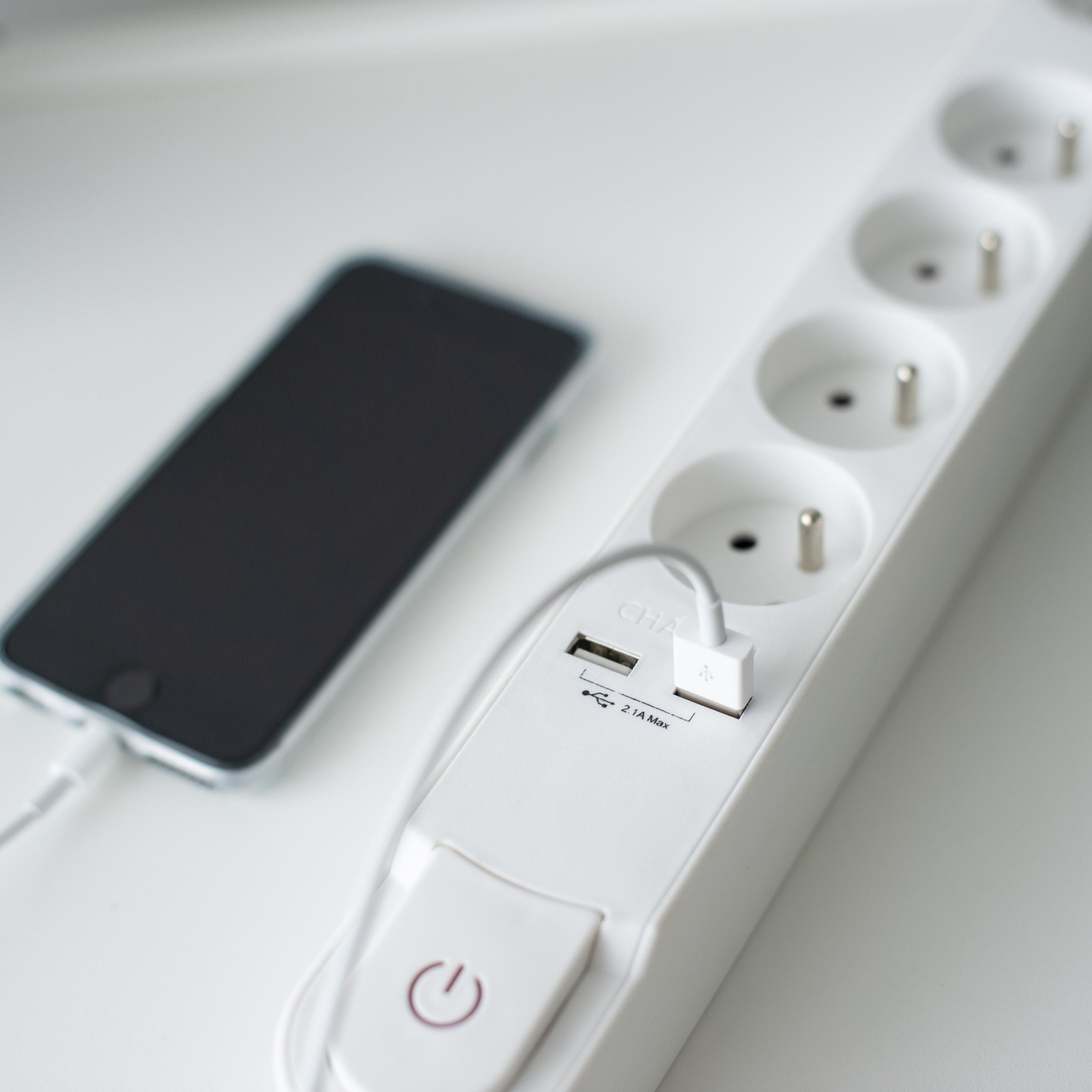 Bloc Design avec interrupteur et 2 USB - 5 x 16 A - 3m