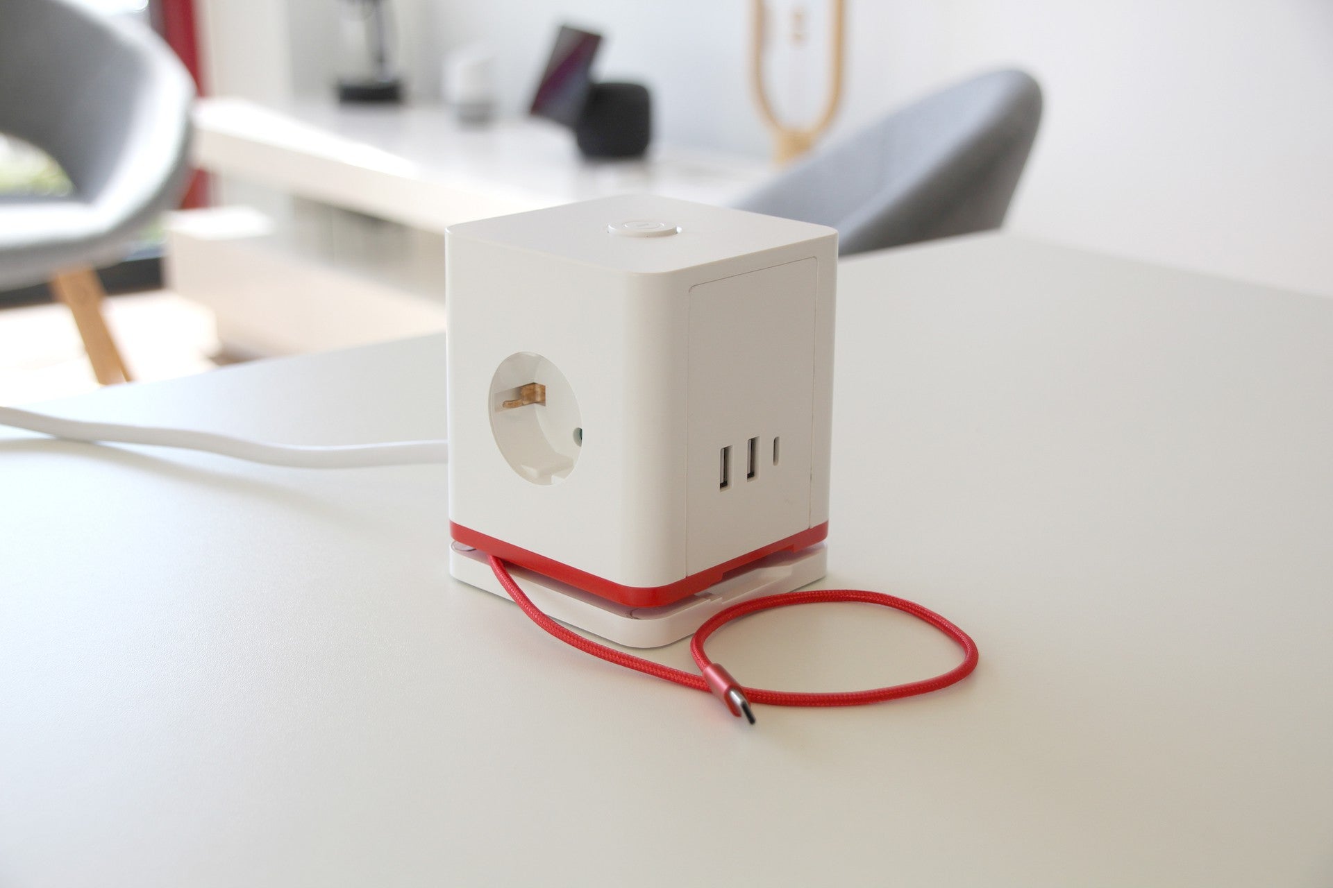 Cubo de tomadas múltiplas Chacon 1,40 m com 3 tomadas Schuko 16A, 2USB-C e 2USB-A, interrutor