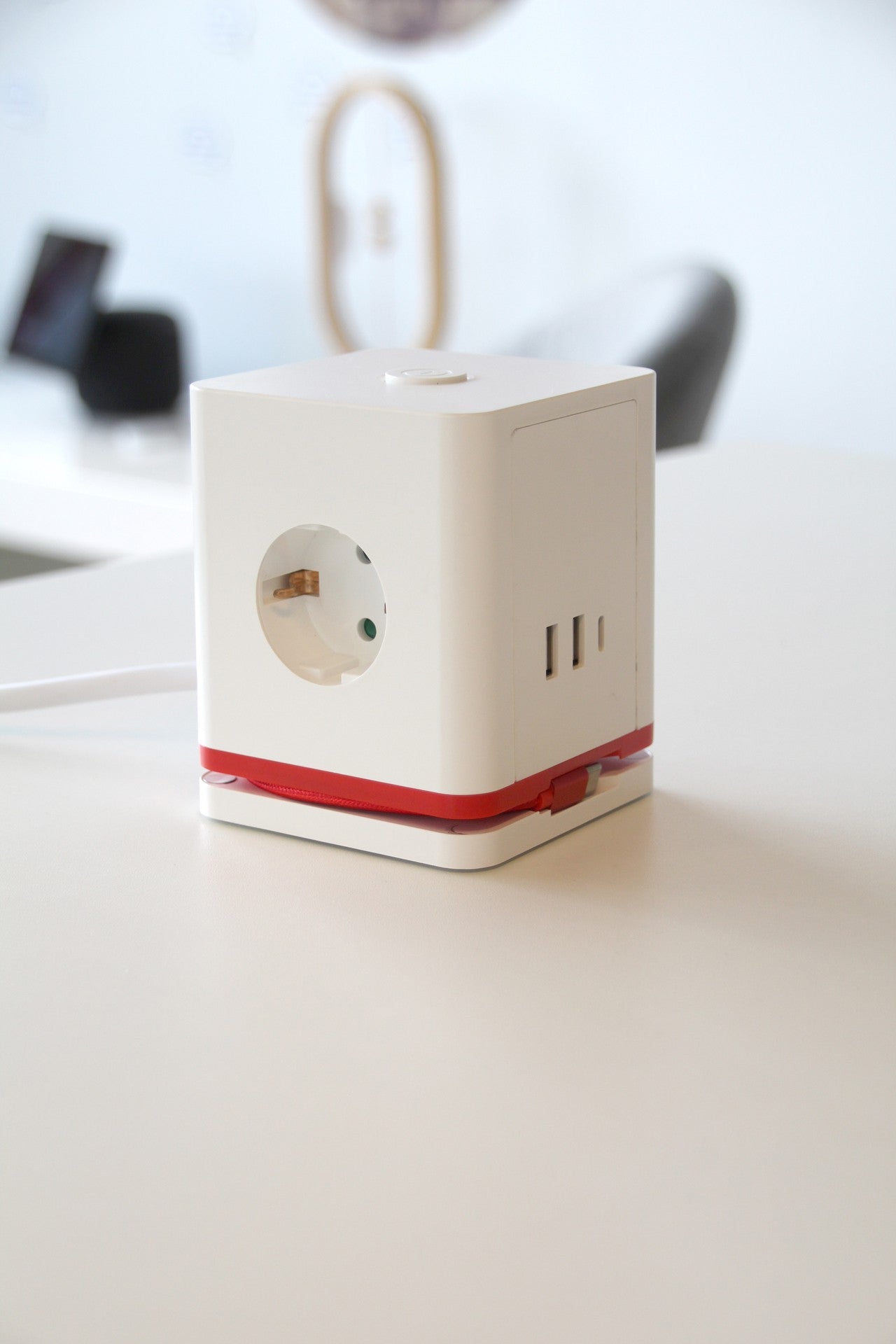 Cubo de tomadas múltiplas Chacon 1,40 m com 3 tomadas Schuko 16A, 2USB-C e 2USB-A, interrutor