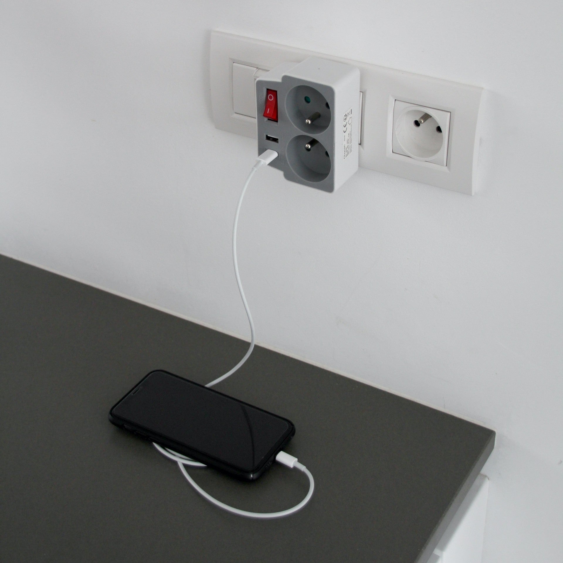 Biplite Domino 2X16A + 1xUSB-A + 1xUSB-C met grijs/witte schakelaar