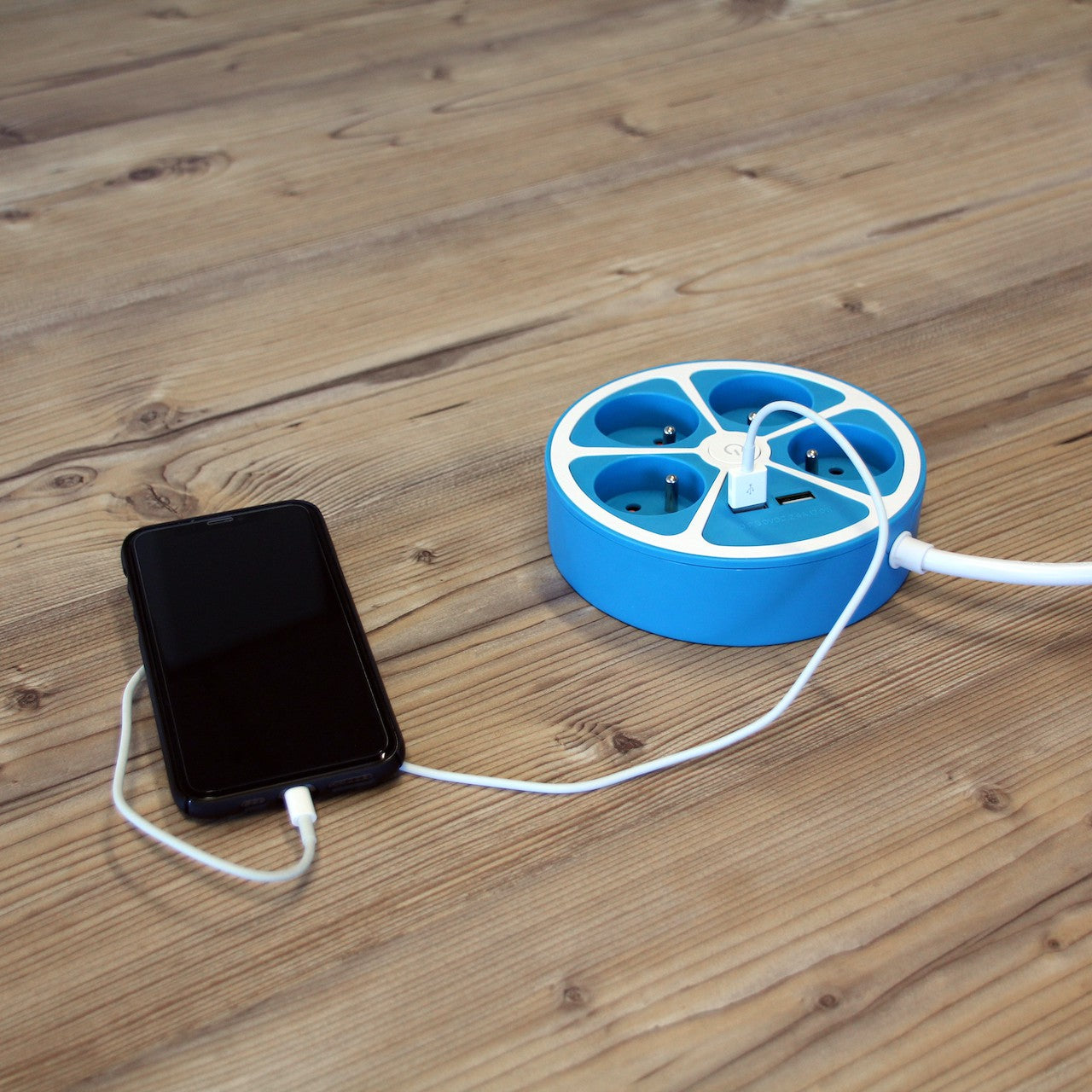 Multiprise design circulaire 4X16 A cordon 1,5m avec 2 USB-A + interrupteur - Bleu