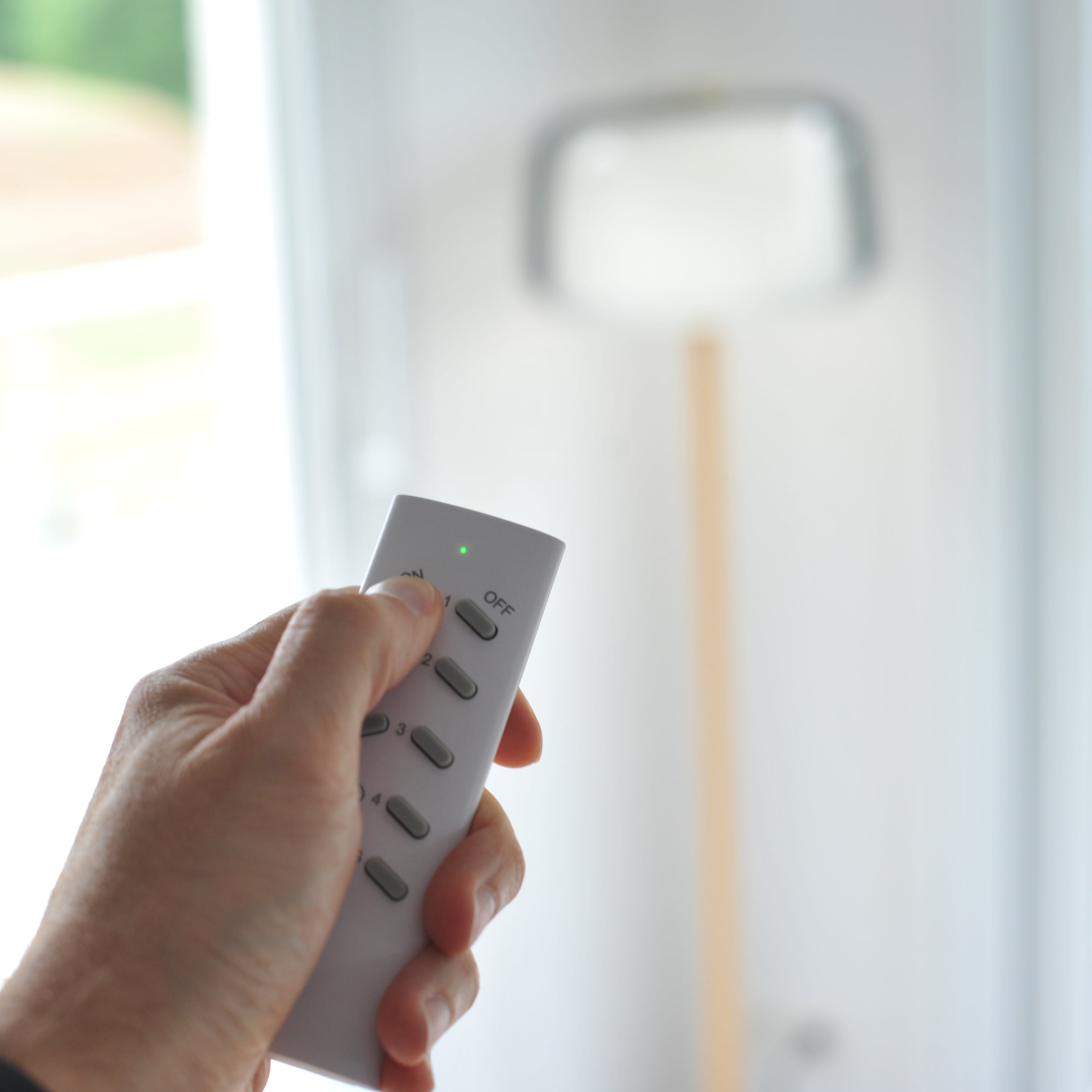 Set of one on/off remote-controlled socket and four-channel remote control