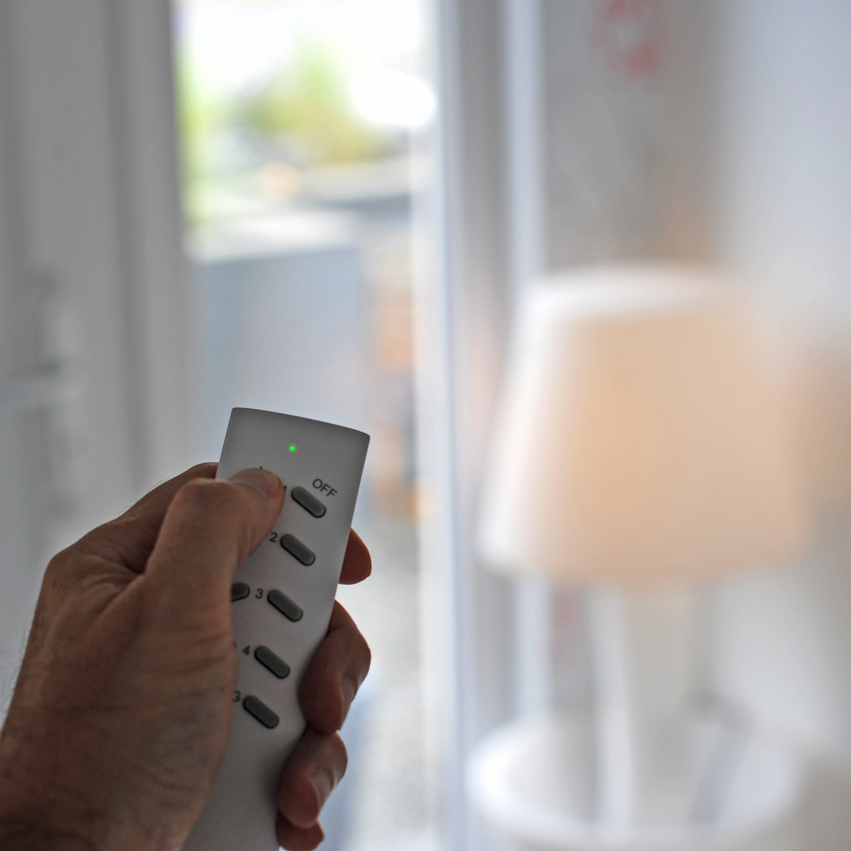 Set of one on/off remote-controlled socket and four-channel remote control