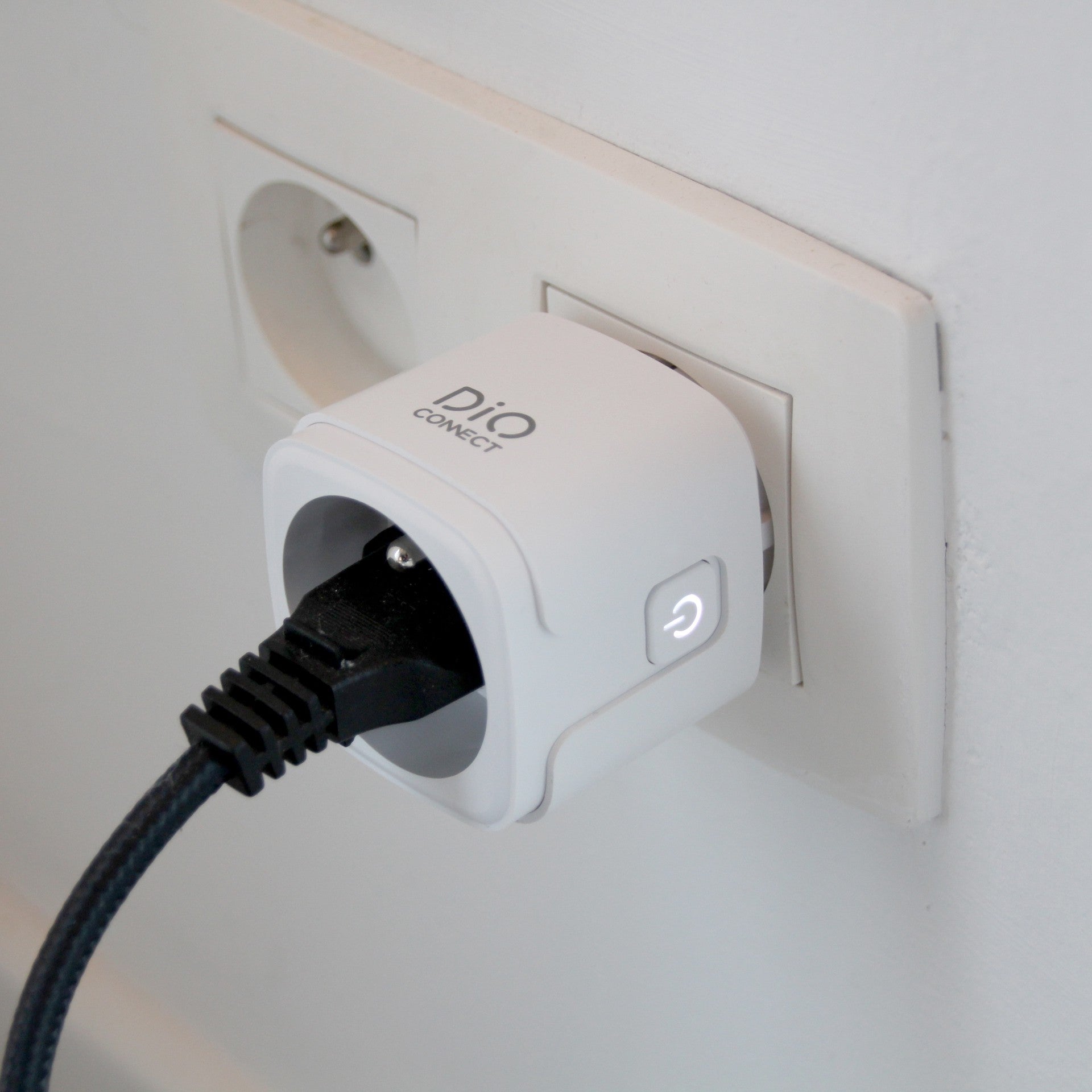 Kit van 2 ON/OFF stopcontacten en DiO afstandsbediening + DiO Connect stopcontact - WiFi + 433 MHz