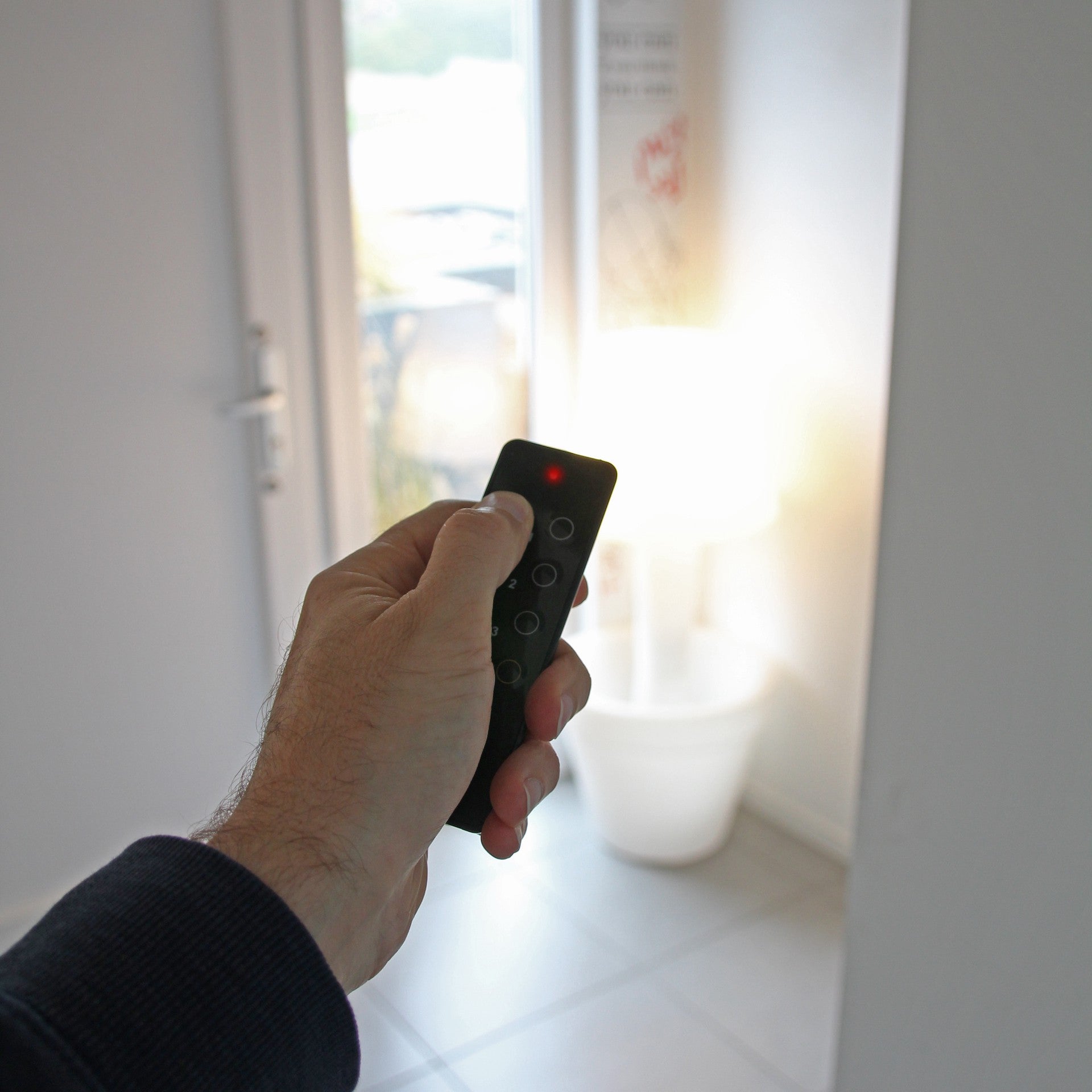 Kit van 2 ON/OFF stopcontacten en DiO afstandsbediening + DiO Connect stopcontact - WiFi + 433 MHz