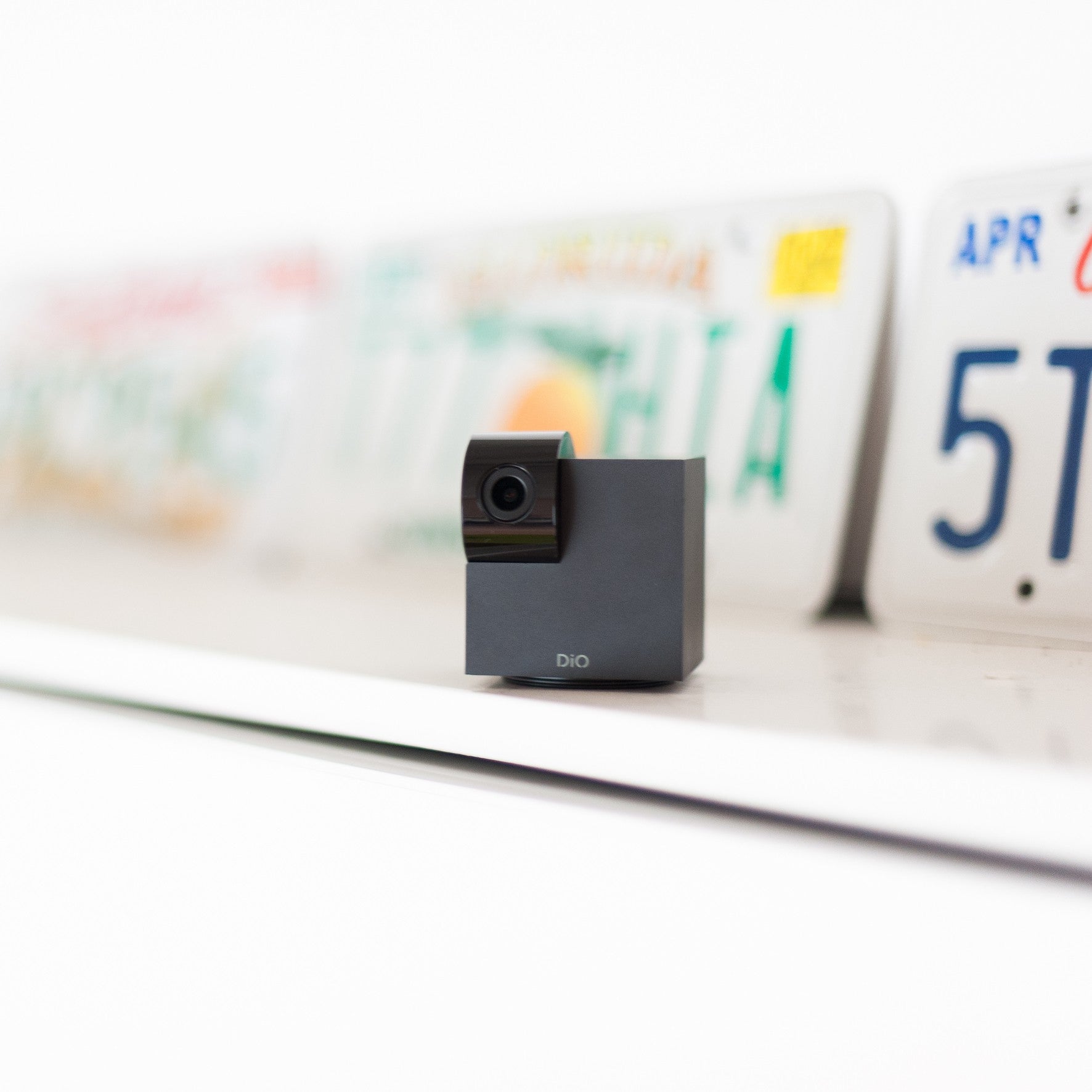 Indoor rotating Wi-Fi camera with private mode -1280 x 1080 p