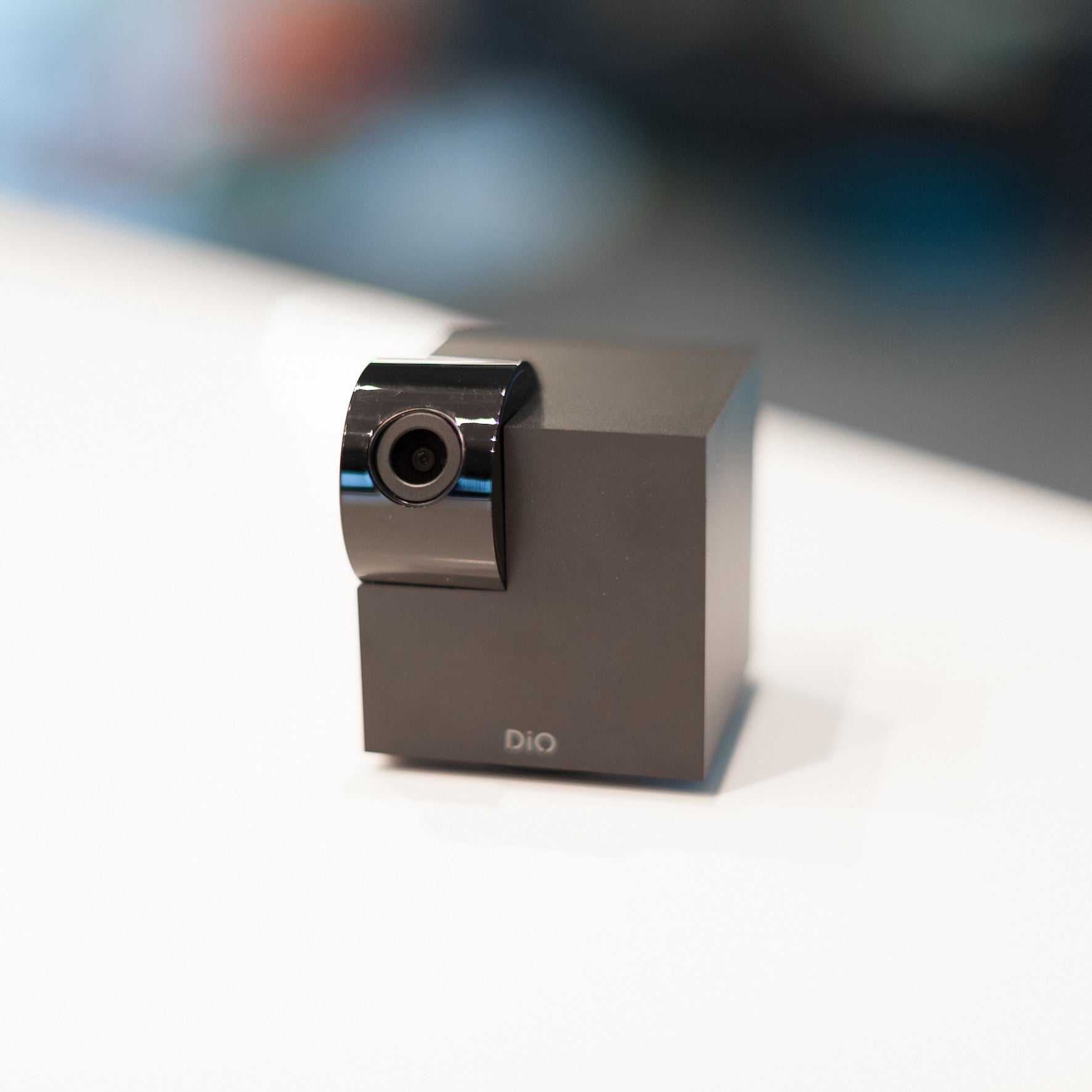 Indoor rotating Wi-Fi camera with private mode -1280 x 1080 p