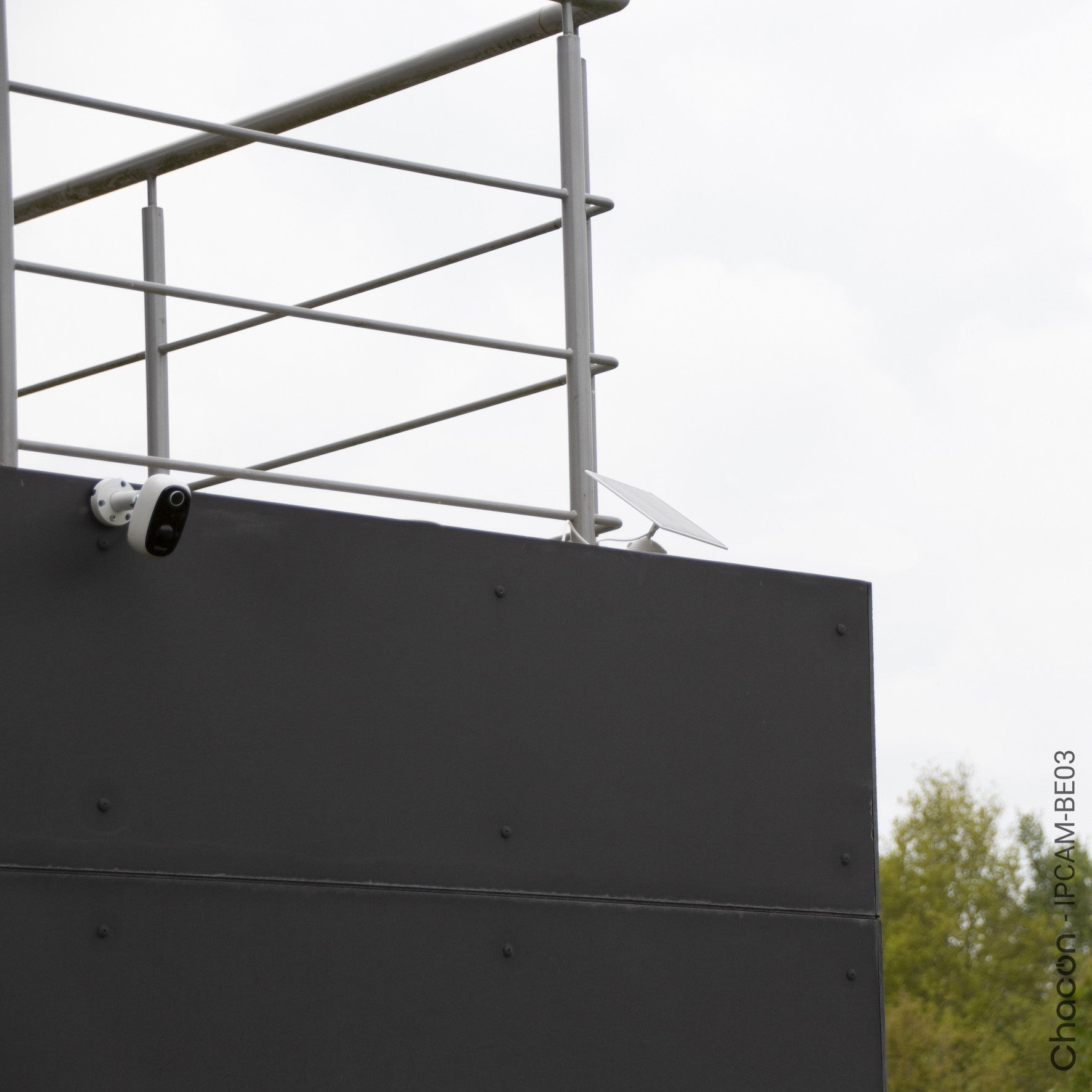 Wireless outdoor WiFi camera with solar panel