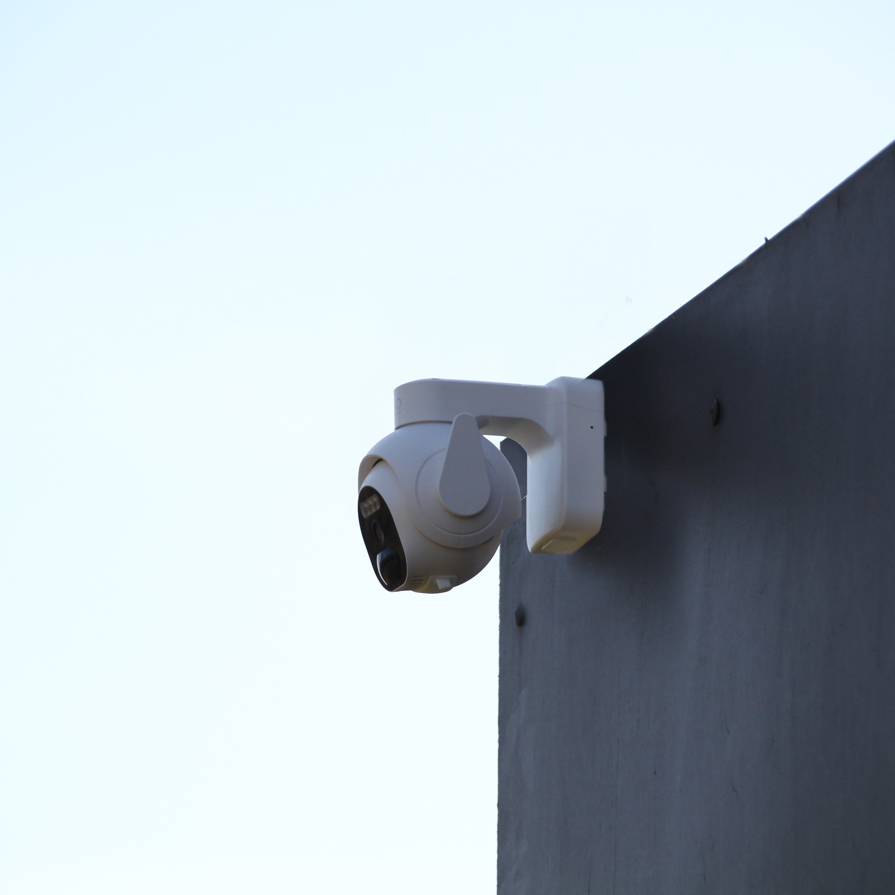 Caméra WiFi rotative d’extérieure sans fil avec panneau solaire